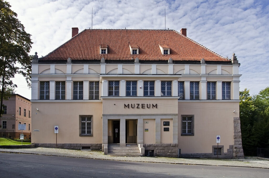 Muzeum Karkonoskie w Jeleniej Górze – kolekcja szkła artystycznego