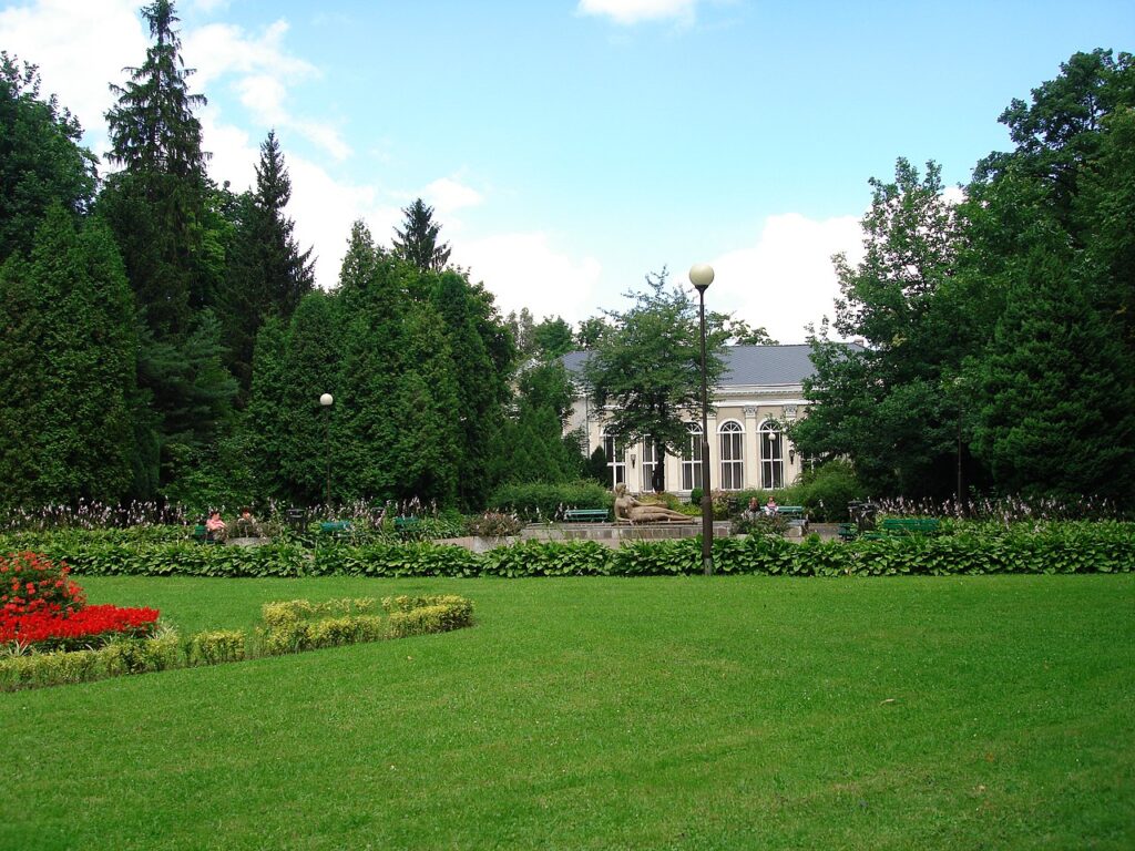 Park Zdrojowy w Cieplicach zimą