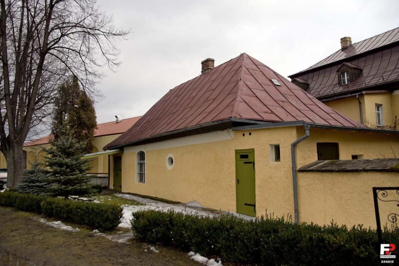 Cmentarze w Sobieszowie: komunalny przy ul. Romera i parafialny przy ul. Cieplickiej