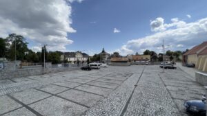 Bezpłatny parking przy Pałacu Sobieszów (KPN)